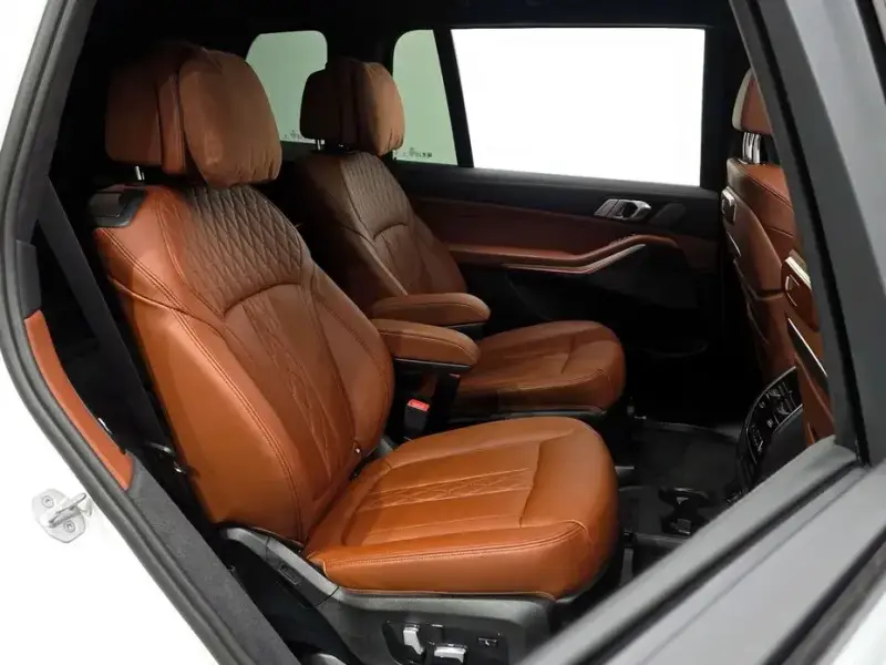 2025 BMW X7 с пробегом 5 630 км