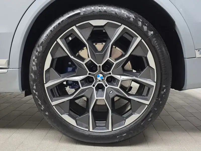 2025 BMW X7 с пробегом 5 806 км