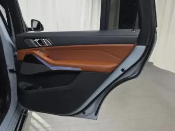 2025 BMW X7 с пробегом 5 806 км