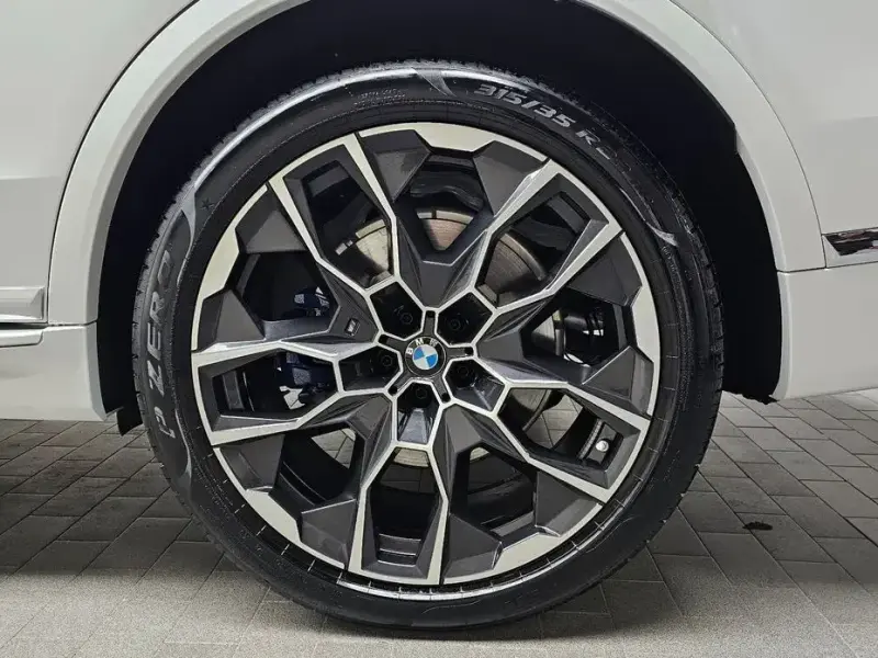 2024 BMW X7 с пробегом 3 902 км
