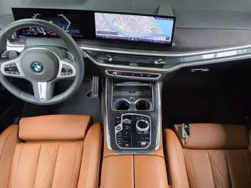 2025 BMW X7 с пробегом 17 746 км