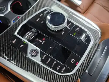 2025 BMW X7 с пробегом 17 746 км