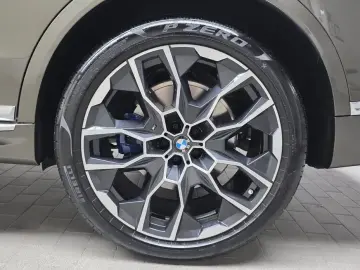 2025 BMW X7 с пробегом 17 746 км