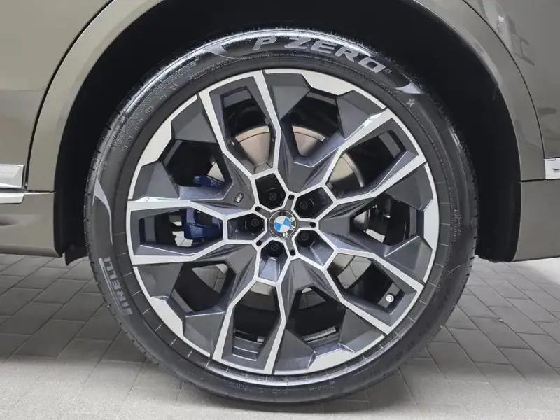 2025 BMW X7 с пробегом 17 746 км
