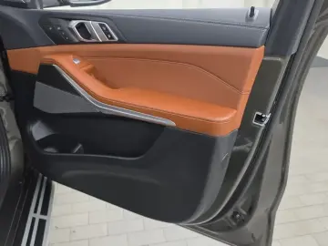 2025 BMW X7 с пробегом 17 746 км