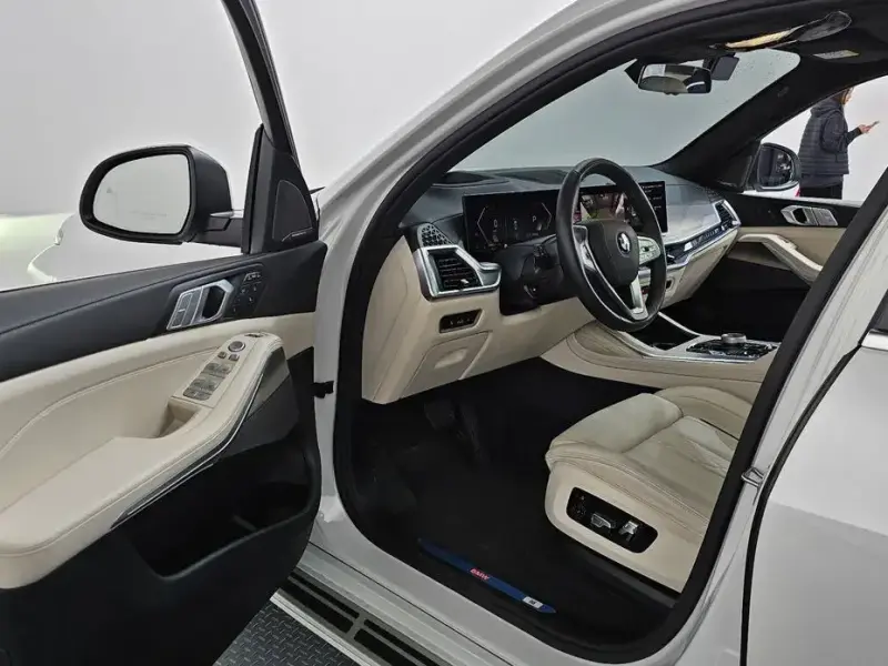 2025 BMW X7 с пробегом 7 931 км