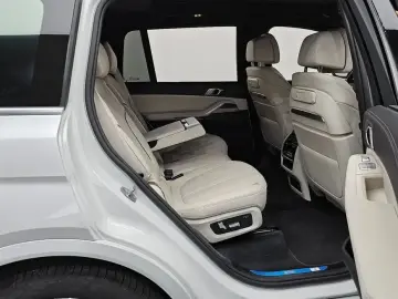 2025 BMW X7 с пробегом 7 931 км