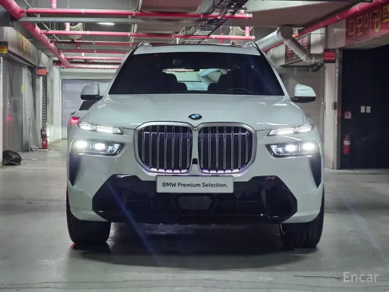 2025 BMW X7 с пробегом 7 606 км