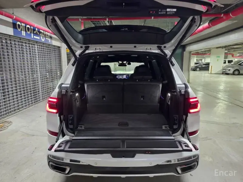 2025 BMW X7 с пробегом 7 606 км