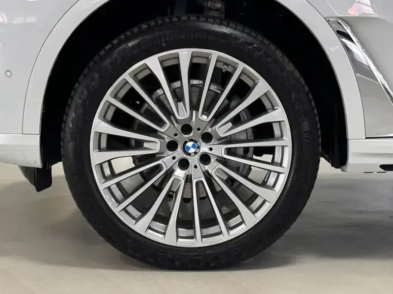 2025 BMW X7 с пробегом 8 980 км