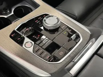 2025 BMW X7 с пробегом 8 980 км