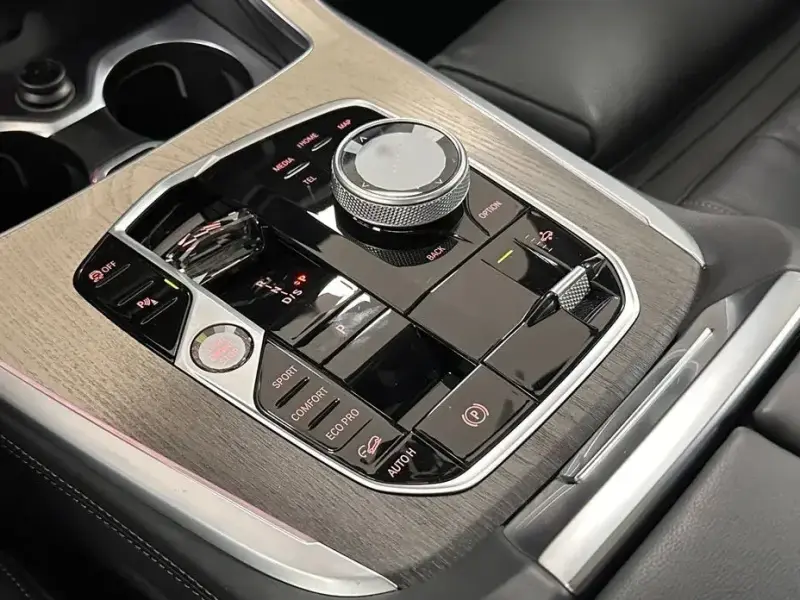 2025 BMW X7 с пробегом 8 980 км