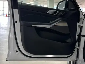 2025 BMW X7 с пробегом 8 980 км