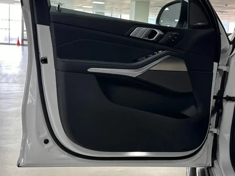 2025 BMW X7 с пробегом 8 980 км