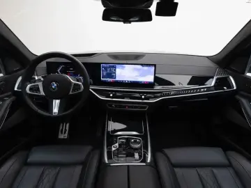 2024 BMW X7 с пробегом 18 557 км