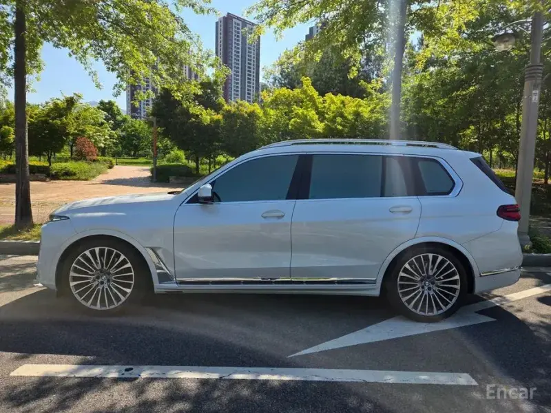 2025 BMW X7 с пробегом 5 700 км