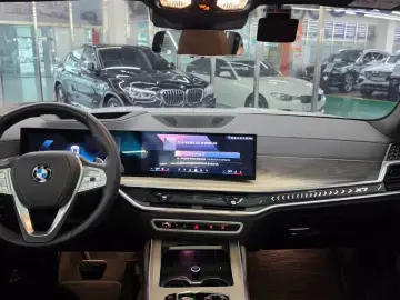 2025 BMW X7 с пробегом 16 306 км