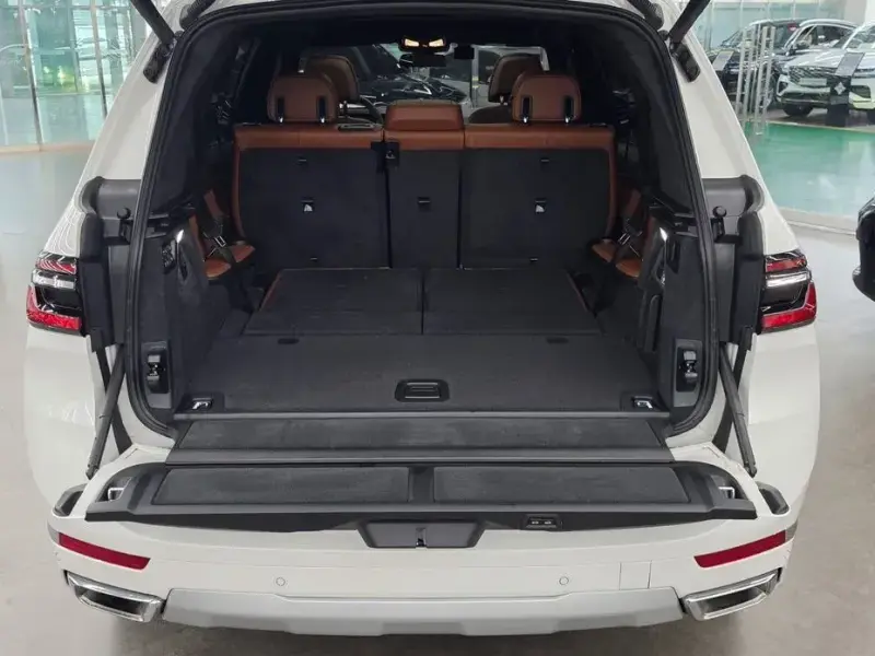 2025 BMW X7 с пробегом 16 306 км