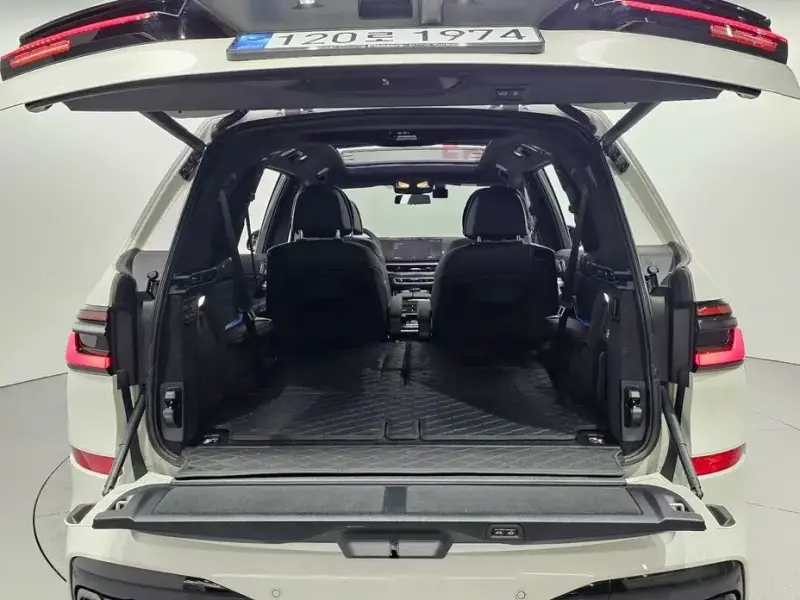 2024 BMW X7 с пробегом 27 813 км