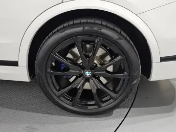 2024 BMW X7 с пробегом 27 813 км