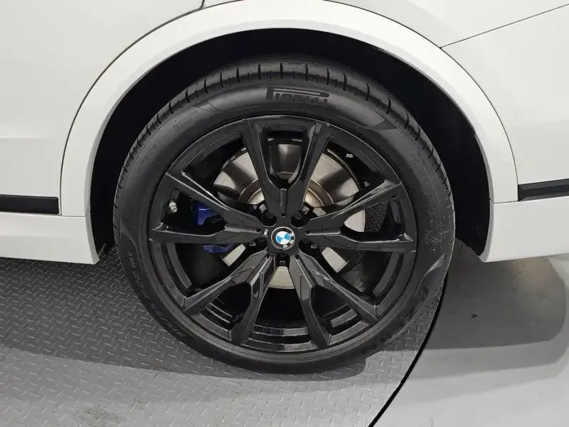 2024 BMW X7 с пробегом 27 813 км