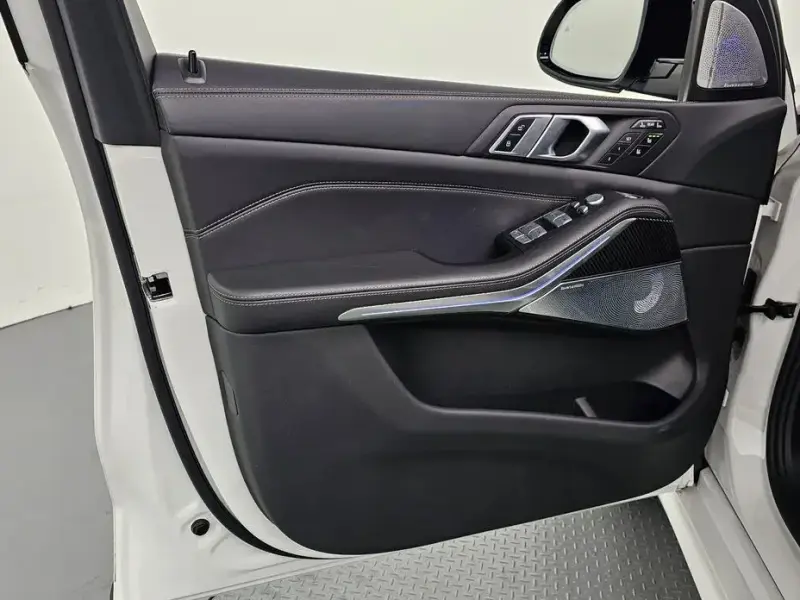 2024 BMW X7 с пробегом 27 813 км