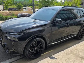 2025 BMW X7 с пробегом 5 000 км