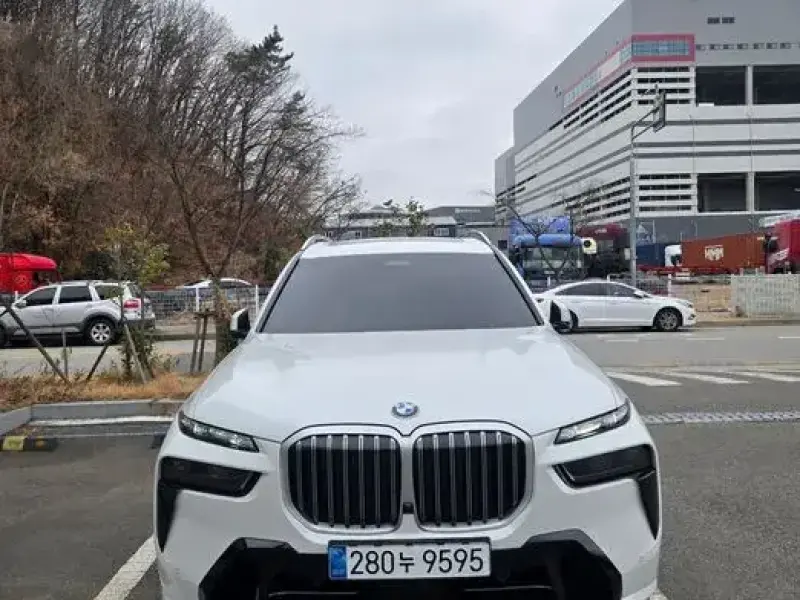 2025 BMW X7 с пробегом 8 500 км