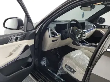 2025 BMW X7 с пробегом 18 544 км