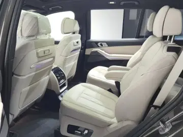 2025 BMW X7 с пробегом 18 544 км