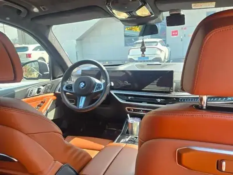 2025 BMW X7 с пробегом 8 500 км
