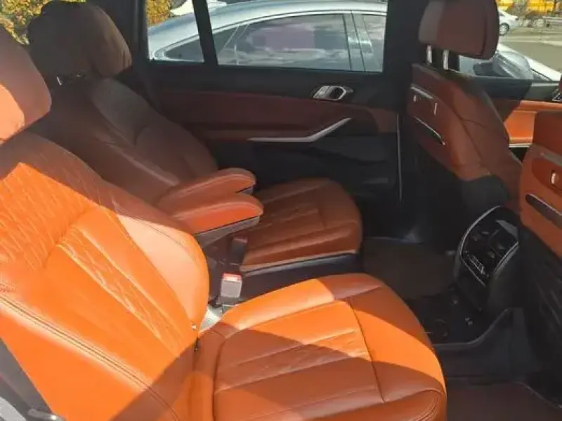 2025 BMW X7 с пробегом 8 500 км
