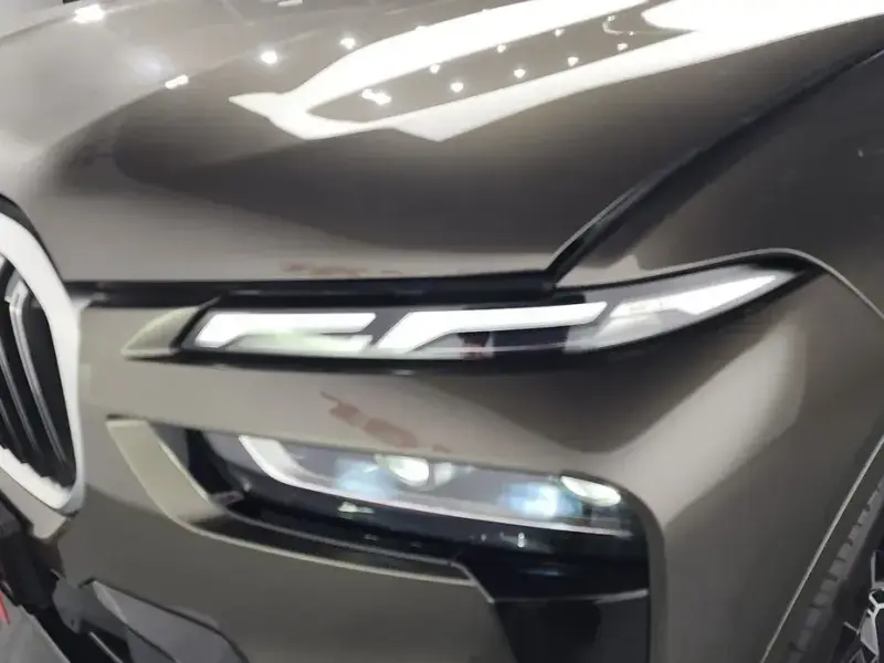 2025 BMW X7 с пробегом 18 544 км