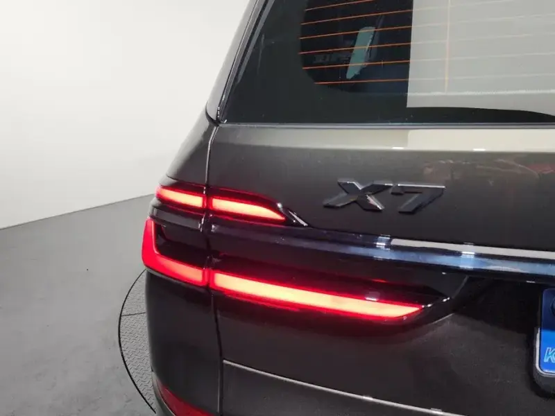 2025 BMW X7 с пробегом 18 544 км