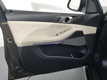 2025 BMW X7 с пробегом 18 544 км