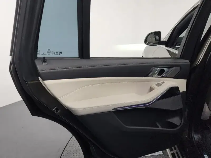 2025 BMW X7 с пробегом 18 544 км