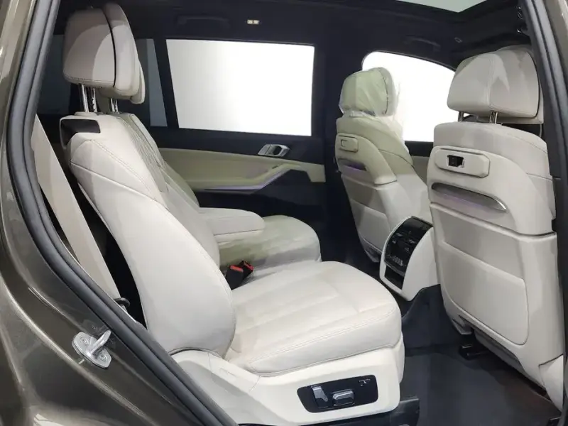 2025 BMW X7 с пробегом 18 544 км
