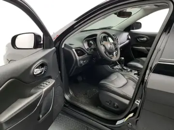 2022 Jeep Cherokee с пробегом 73 341 км