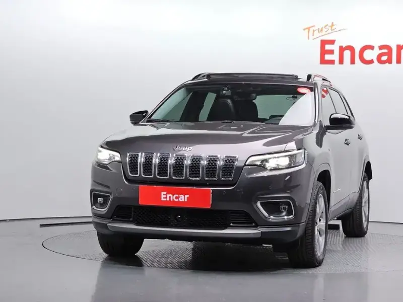 2022 Jeep Cherokee с пробегом 27 843 км