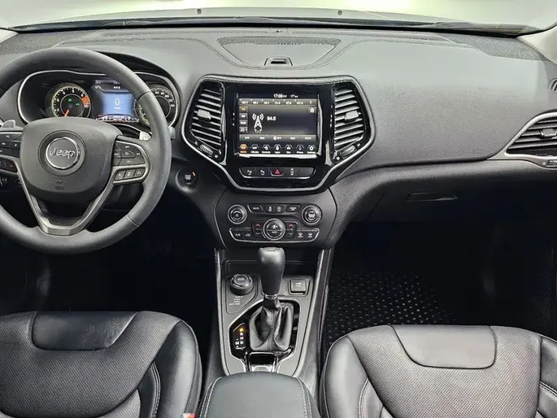 2022 Jeep Cherokee с пробегом 27 843 км