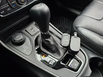 2022 Jeep Cherokee с пробегом 27 843 км