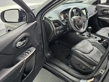 2022 Jeep Cherokee с пробегом 27 843 км
