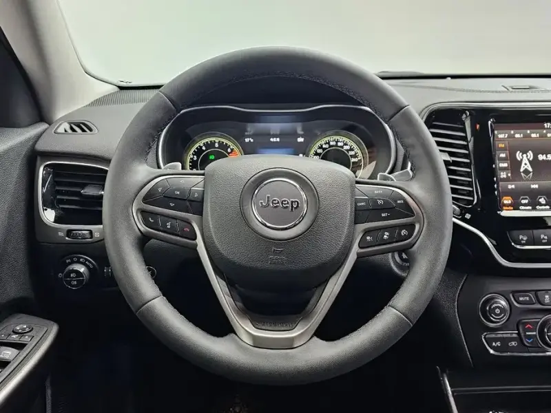 2022 Jeep Cherokee с пробегом 27 843 км