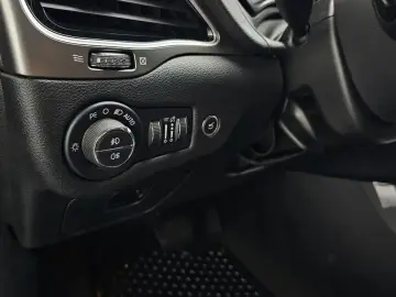 2022 Jeep Cherokee с пробегом 27 843 км