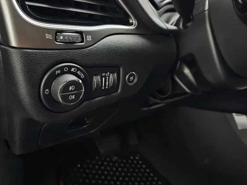 2022 Jeep Cherokee с пробегом 27 843 км