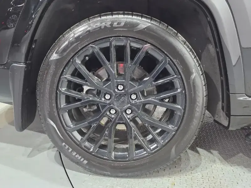 2022 Jeep Cherokee с пробегом 42 945 км