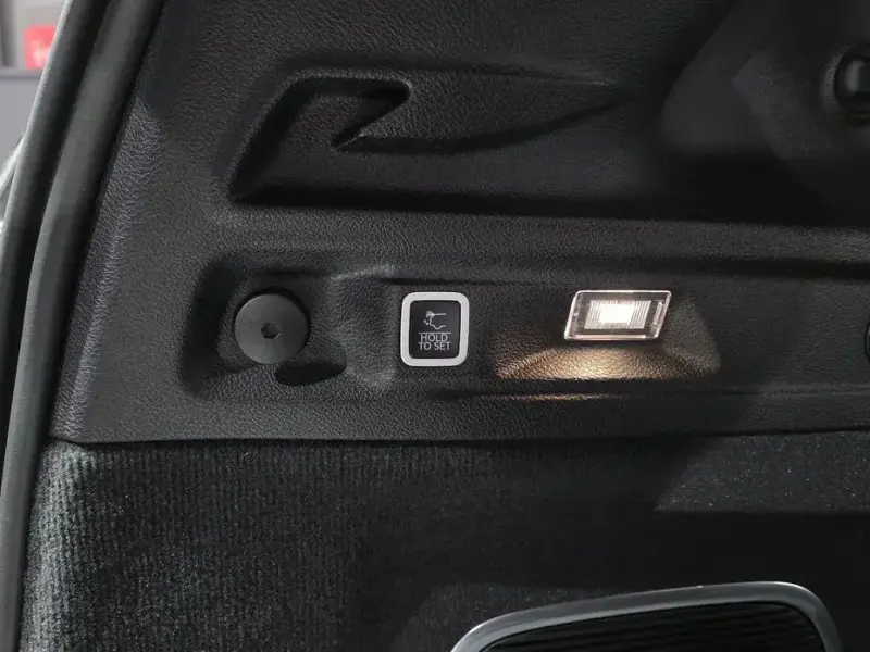 2022 Jeep Cherokee с пробегом 42 945 км