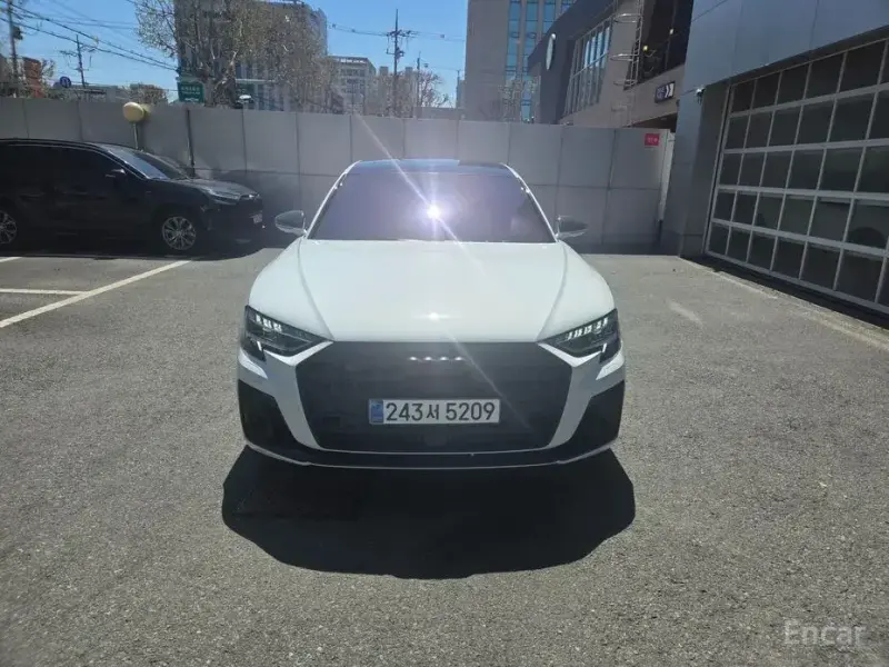2023 Audi S8 с пробегом 17 932 км