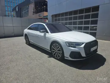 2023 Audi S8 с пробегом 17 932 км