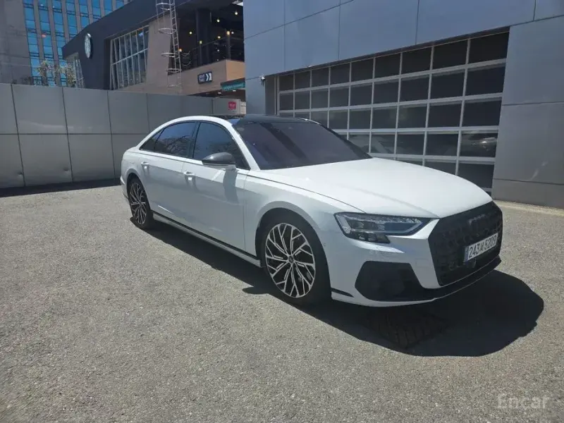 2023 Audi S8 с пробегом 17 932 км